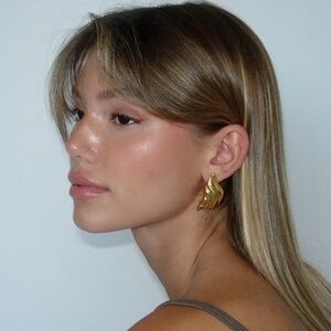 Heaven Mayhem CROISSANT GOLD earrings